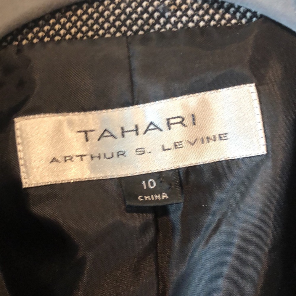 Tahari Arthur Levine wool blazer. Size 10 - Picture 2 of 6